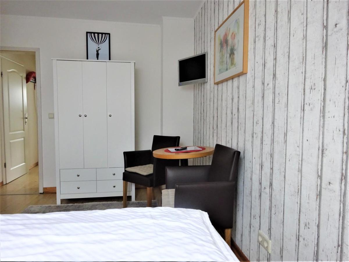 Hotel Pension Zur Faehrbruecke Stralsund Exterior foto